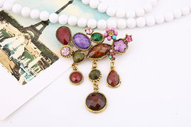 流蘇女士胸針 義烏蓓琳飾品廠的精致藝術(shù)與零售新趨勢(shì)